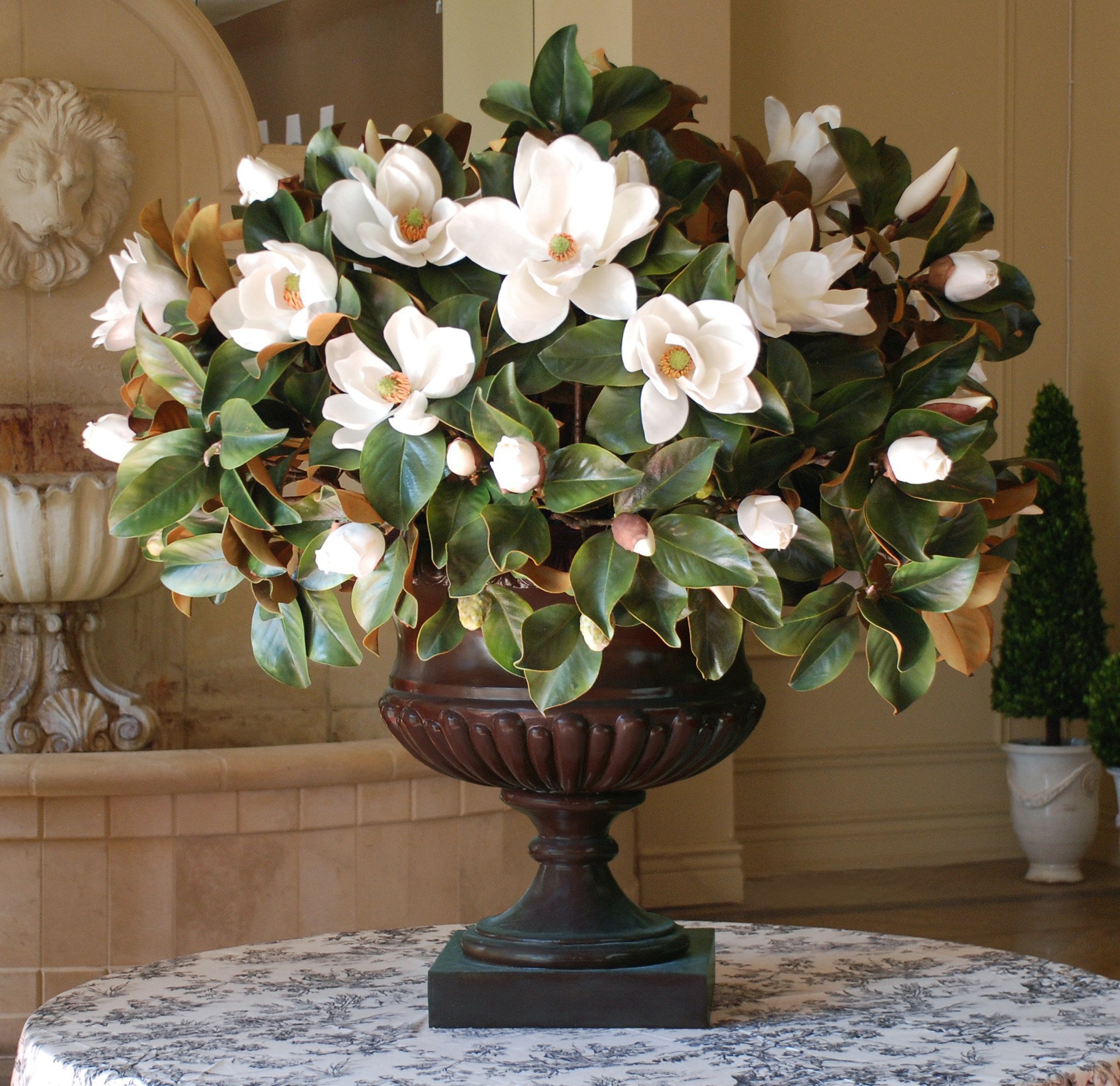 magnolia arrangements and bouquet ideas